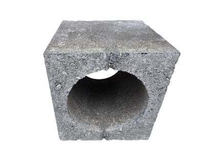 원형 구멍이 뚫린 정육면체 큐블록 Q5